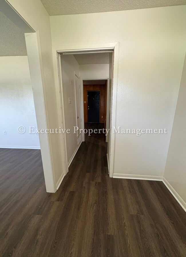 Foto del edificio - 616 Cedar Dr