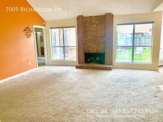 Foto del edificio - 7009 Richardson Dr