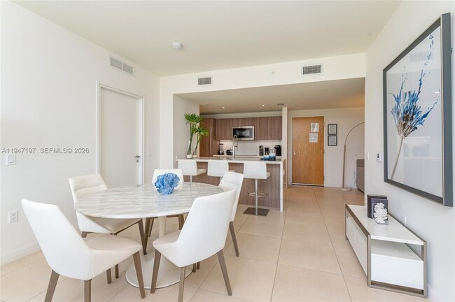 Foto del edificio - 401 N Birch Rd