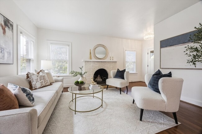 Building Photo - 1935 W McKinney St