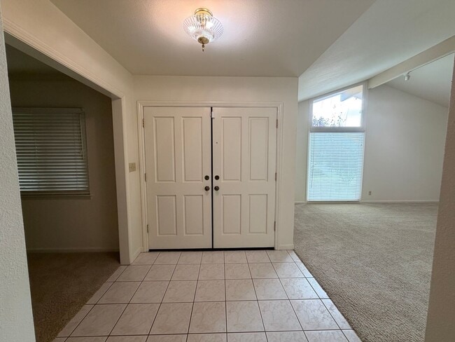 Building Photo - 1428 W Calimyrna Ave