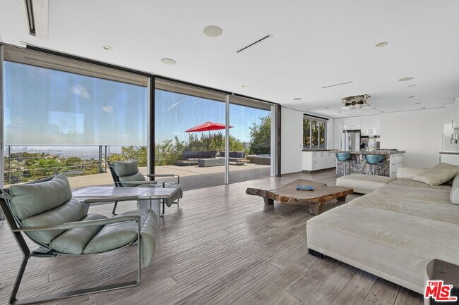 Foto del edificio - 9012 Crescent Dr
