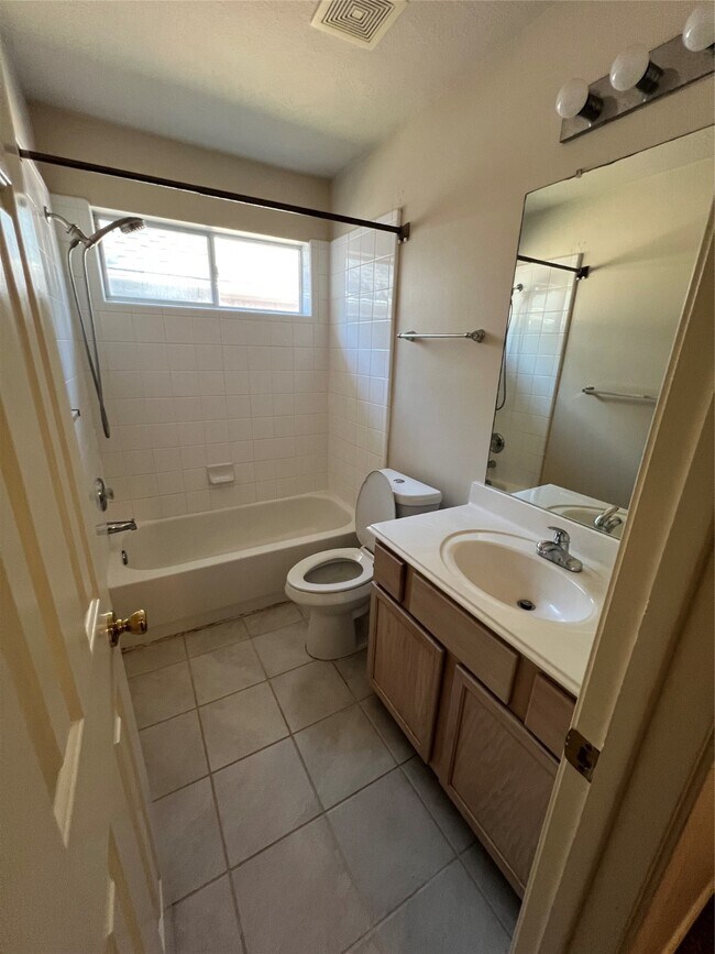 Foto del edificio - 18518 Dural Dr