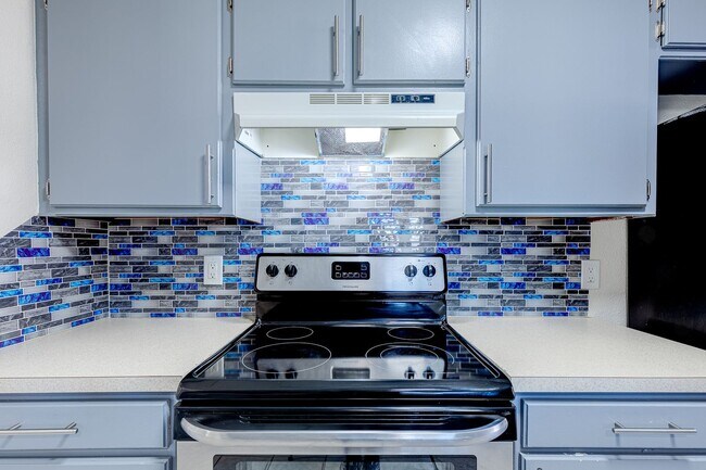 Building Photo - Beautiful 3 Bedroom 2 Bath Home