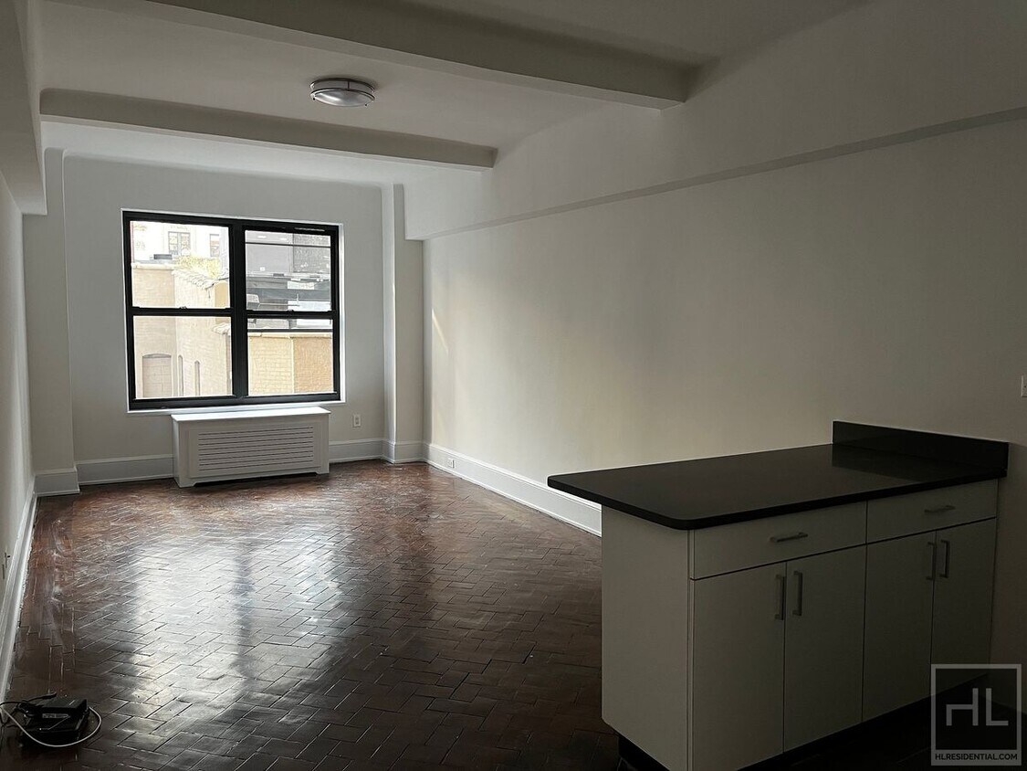 Primary Photo - WEST 73 STREET