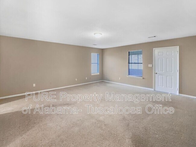 Building Photo - 2123 Carriage Ln E