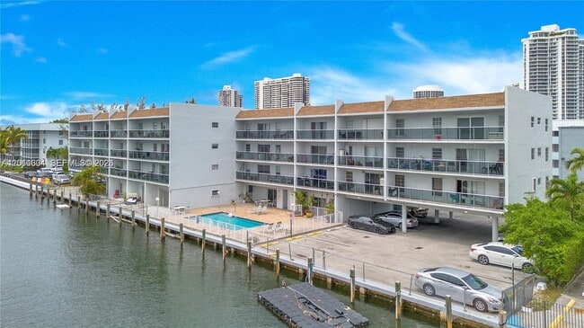 Foto del edificio - 3868 NE 169th St