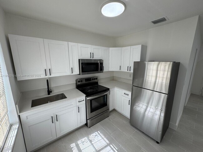 Foto del edificio - 6500 NE 1st Pl