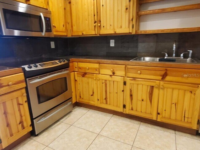 Foto del edificio - 5620 Sabal Palm Ln