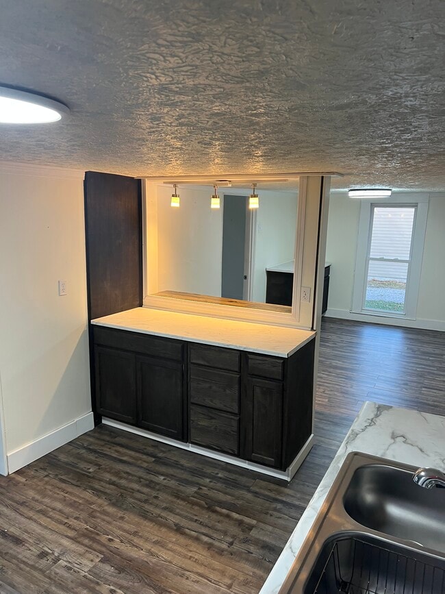 Foto del edificio - 1624 Mayo Ave