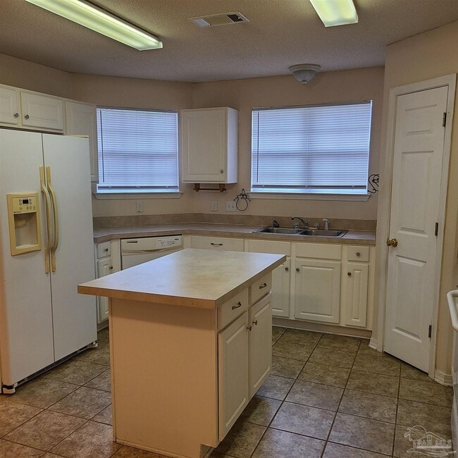 Building Photo - 6067 White Creek Ln