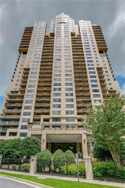 Building Photo - 3481 Lakeside Dr NE
