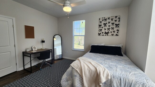 Renovated Bedroom - Walden Station Apts