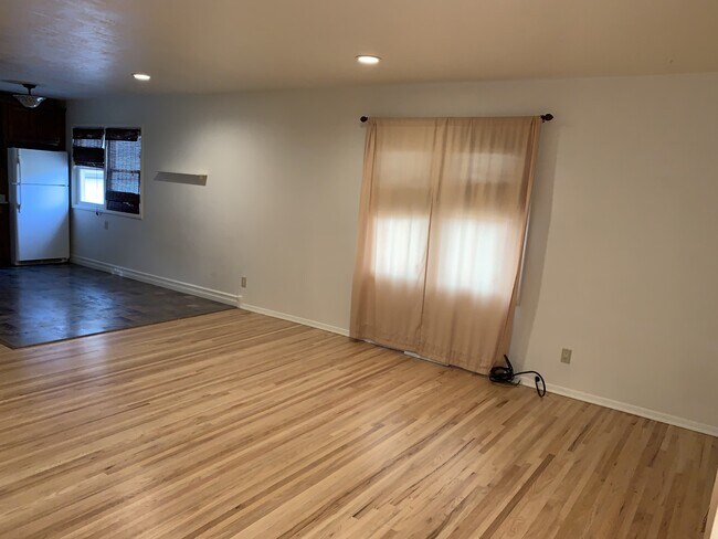 Foto del edificio - 624 Carol Dr