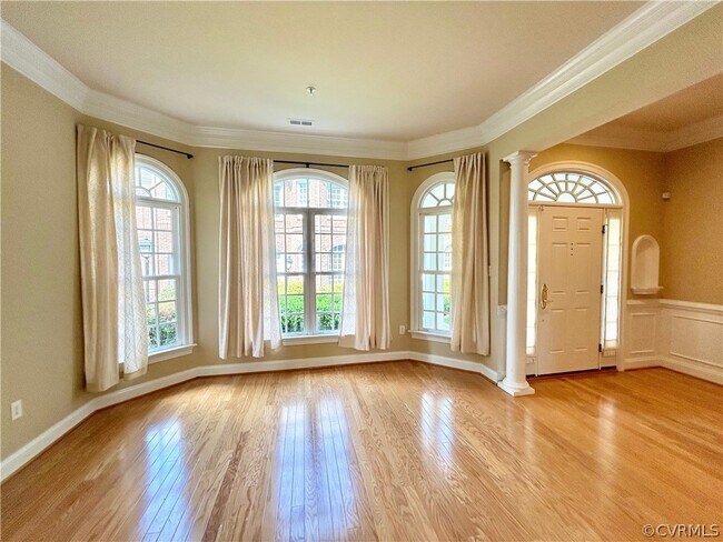 Foto del edificio - 1223 Hyde Ln