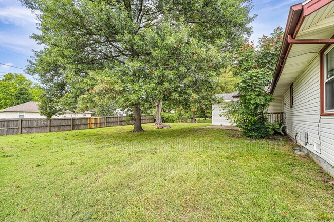 Building Photo - 4131 S Ridgecrest Dr
