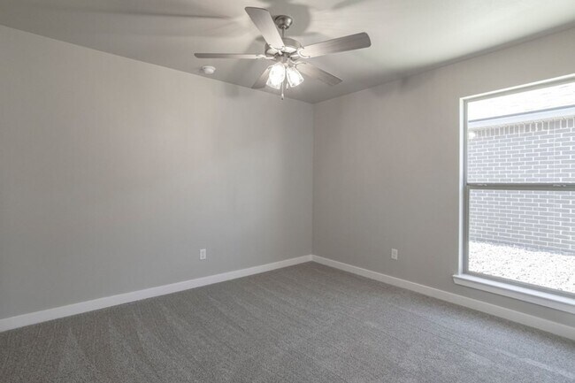 Foto del edificio - New Beginnings Start At AMRR: Spacious 3 bedroom in Midland!
