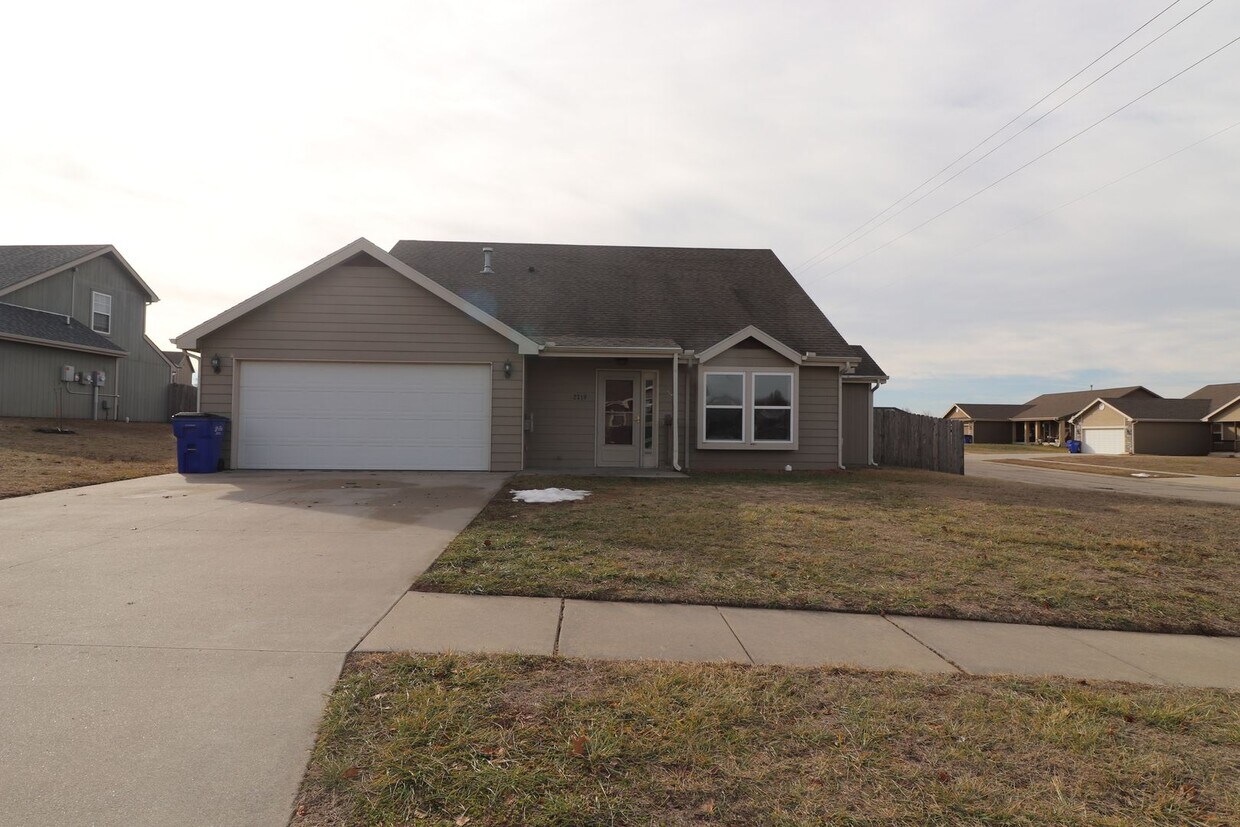 Foto principal - Spacious Home for Rent!