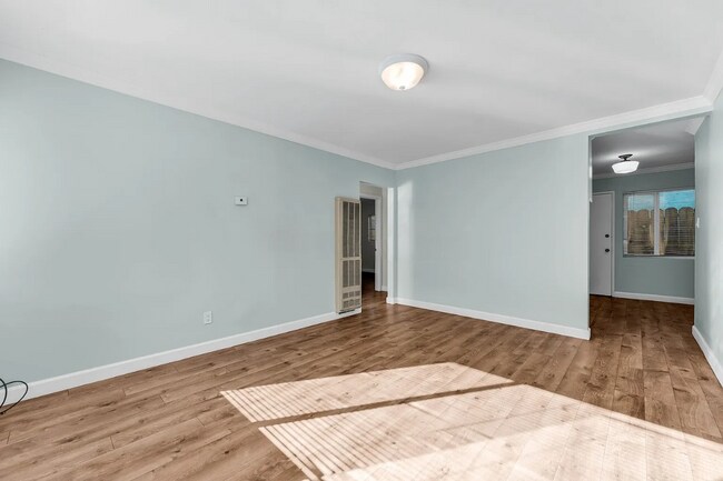 Building Photo - 929 Sheridan St
