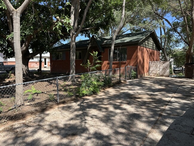 Building Photo - 423 Huntridge Dr