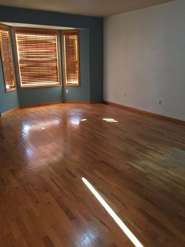 Building Photo - Darling Home in Historic Yakima Neighborhood
