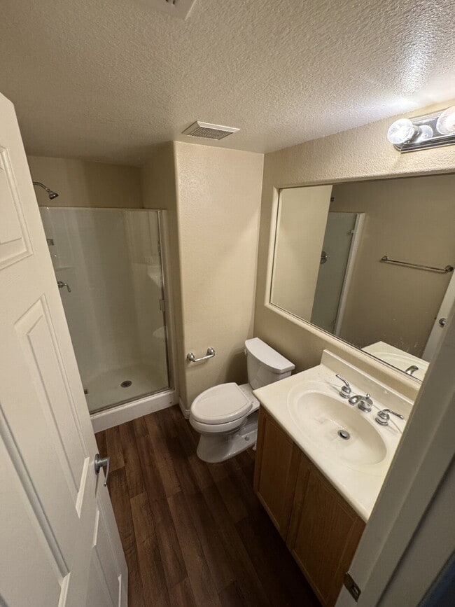 Foto del edificio - 4 Bed, 3 Bath with Bed down