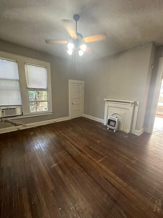 Living room - 1015 3rd Ave S