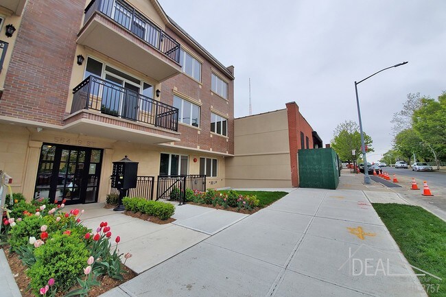 Building Photo - 564 19th Street #UNITA3R