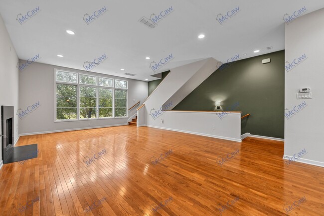 Building Photo - Spacious Luxury 3-bed 3.5-bath Townhome in...