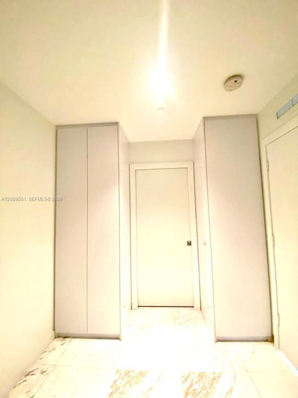Foto del edificio - 480 NE 31st St