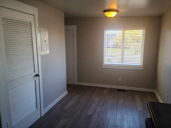 Foto del edificio - 4860 S 250 W