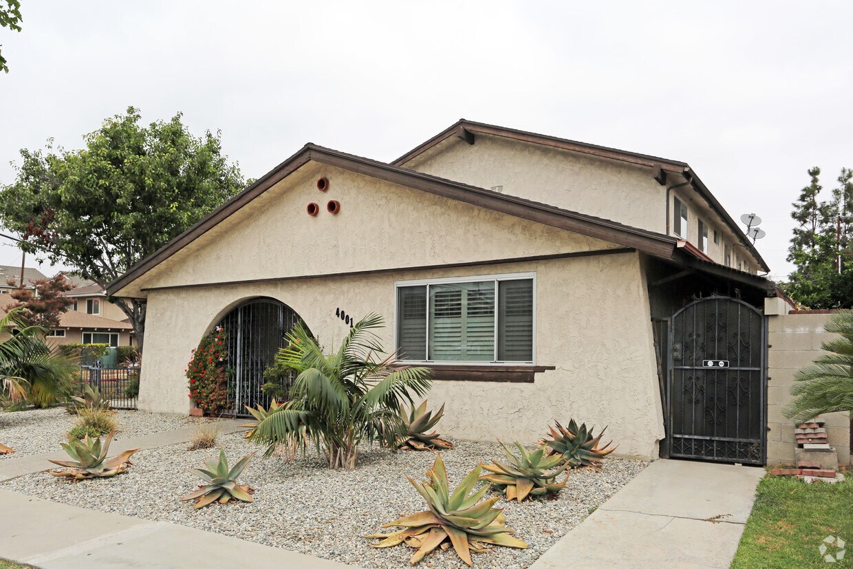 Building Photo - 4001 Green Ave