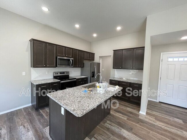 Building Photo - 617 S Southgate Dr