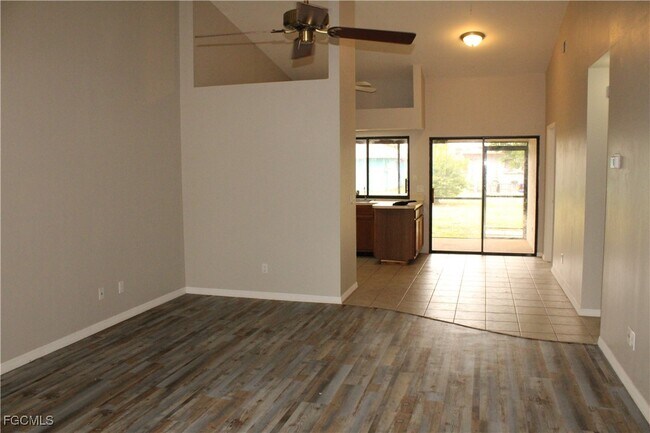 Foto del edificio - 630 SE 13th Ct