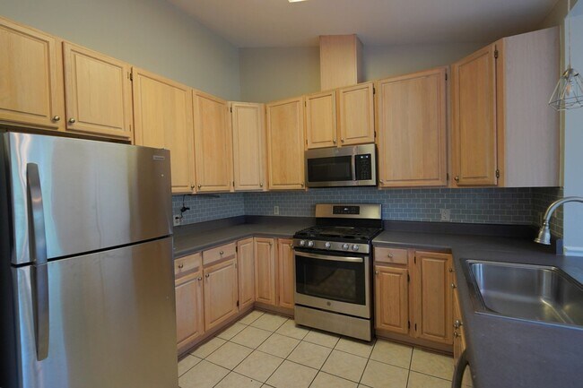 Foto del edificio - 3 Bed / 2 Bath with Large Yard/Garage in Bucklake area!