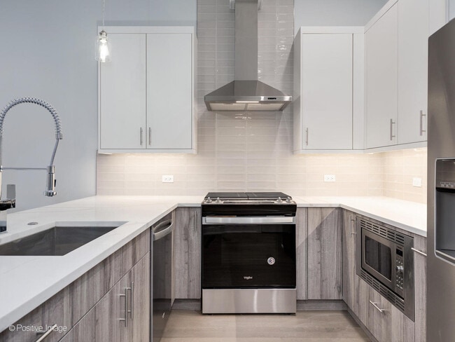 Foto del edificio - 2139 W Madison St