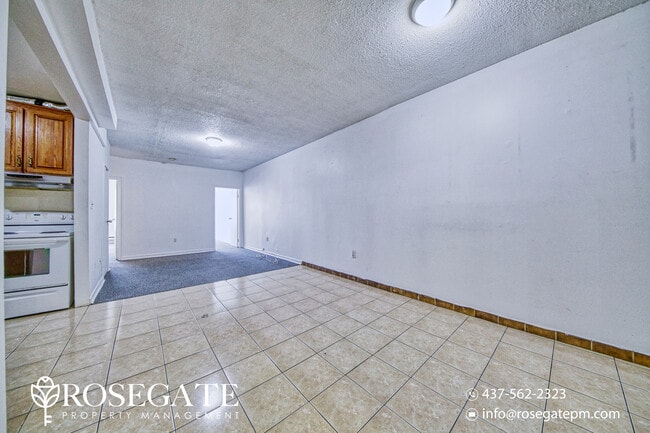 Building Photo - Spacious 3-Bedroom Apartment with Water & Gas Included in Toronto