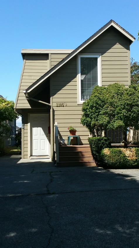 Photo - 2105 10th Ave W (Seattle, WA)