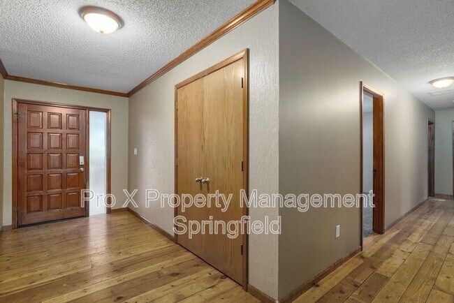 Foto del edificio - 2053 S Hillcrest Ave