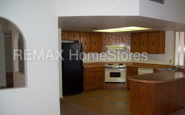 Building Photo - 1285 S Plaza Escavel