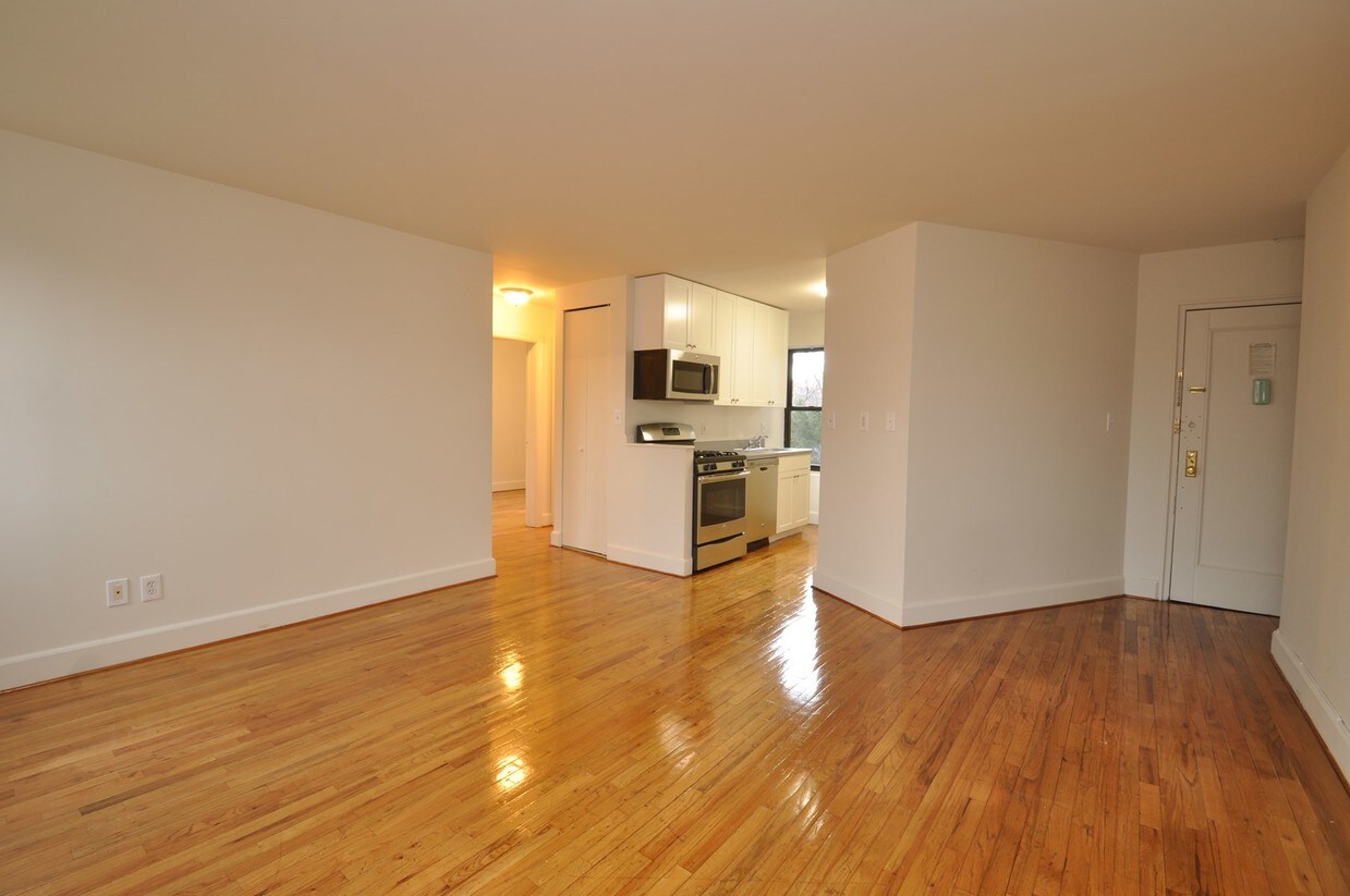 Primary Photo - 204-6 43rd Ave
