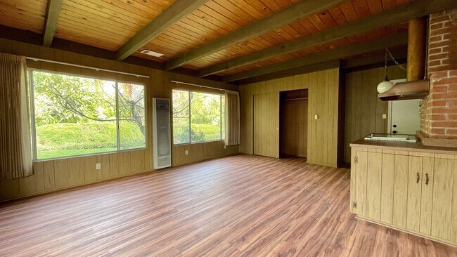 Foto del edificio - Single-Level in the Anholm Tract Downtown SLO with A/C and Great Backyard