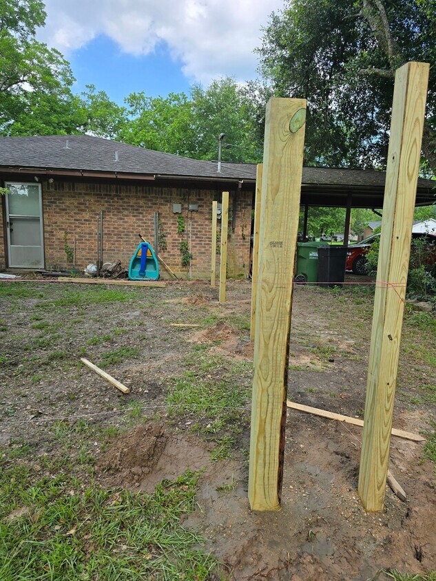 Building Photo - 701 Rickey St