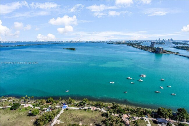 Foto del edificio - 1800 N Bayshore Dr