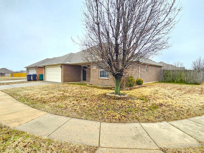 Building Photo - 4800 SE 78th St