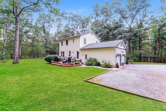 Building Photo - Private 3-Bedroom Home on 5 Acres with Mod...