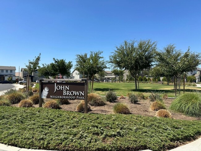 Foto del edificio - Beautiful newer home in a gated community