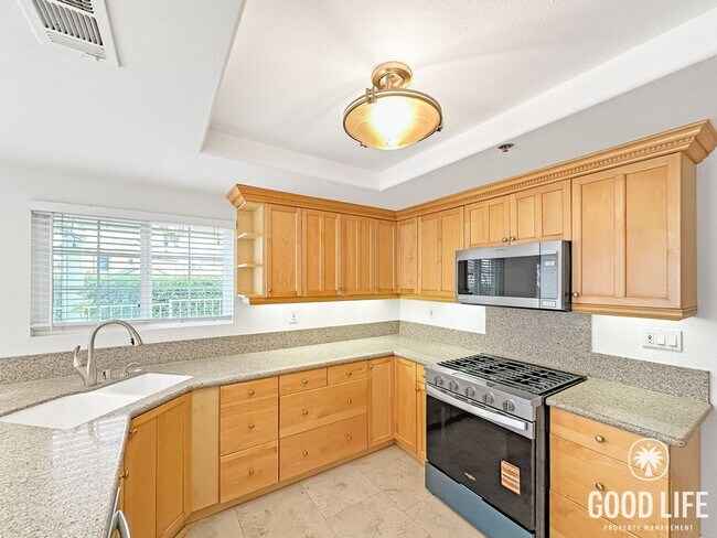 Building Photo - Fully Renovated End-Unit 3BD/2.5BA in Lake Forest with Views, Private Yard & 2-Car Garage