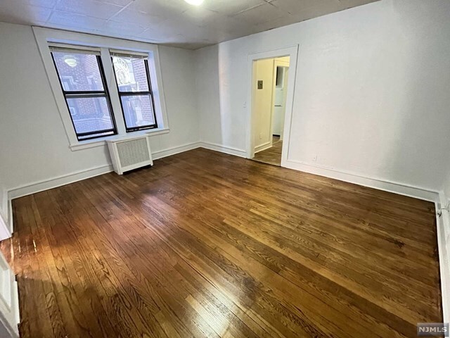 Building Photo - 26 Spring Dell