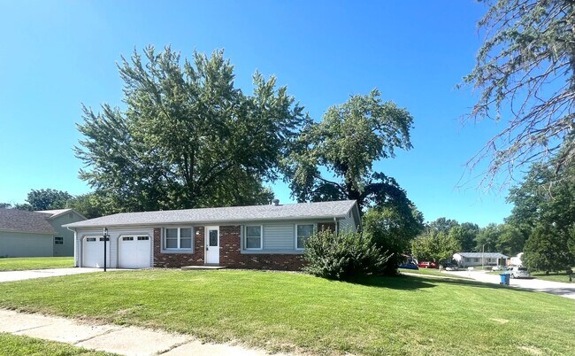 Foto del edificio - Beautifully updated 3 Bedroom 1 Bath Home ...
